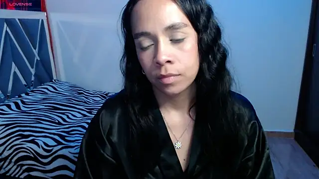 Snapshot of paula_lopez__ chatting on June 23, 6:50 pm paula lopez online show from June 23, 6:50 pm