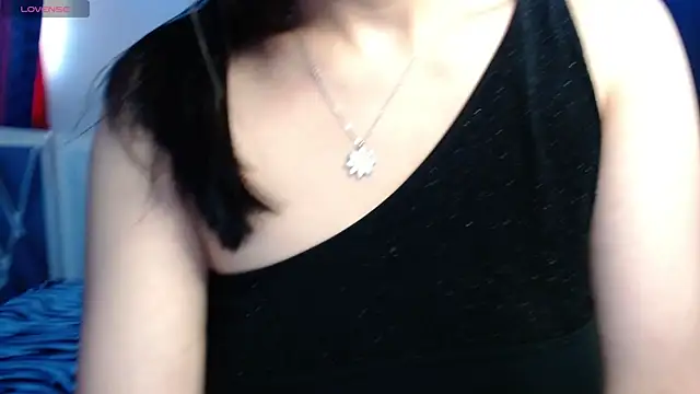 Snapshot of paula_lopez__ chatting on June 30, 9:05 pm paula lopez online show from June 30, 9:05 pm