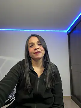 Snapshot of paula_lopez__ chatting on July 23, 11:24 pm paula lopez online show from July 23, 11:24 pm