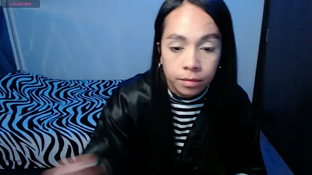 Snapshot of paula_lopez__ chatting on July 25, 11:24 pm paula lopez online show from July 25, 11:24 pm