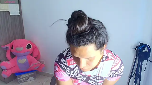Snapshot of alys_love chatting on May 15, 1:40 pm alys love online show from May 15, 1:40 pm