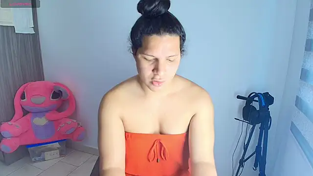 Snapshot of alys_love chatting on May 20, 3:18 pm alys love online show from May 20, 3:18 pm