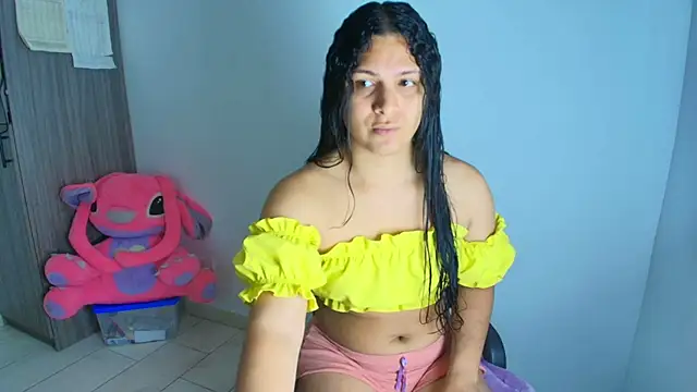 Snapshot of alys_love chatting on June 18, 5:06 pm alys love online show from June 18, 5:06 pm
