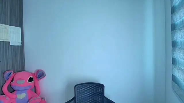 Snapshot of alys_love chatting on July 2, 3:51 pm alys love online show from July 2, 3:51 pm