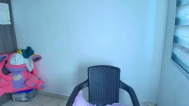 Snapshot of alys_love chatting on July 6, 5:48 pm alys love online show from July 6, 5:48 pm