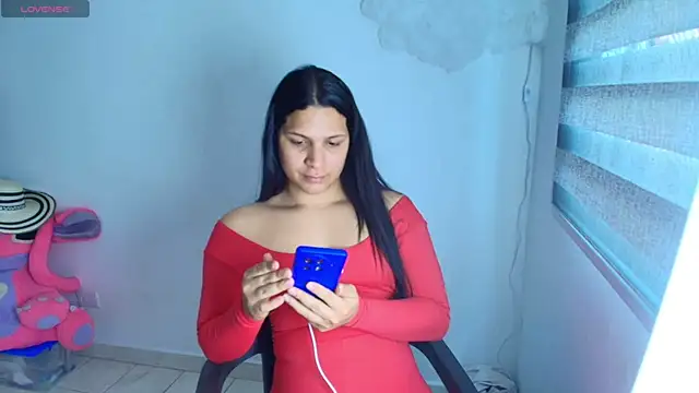 Snapshot of alys_love chatting on July 25, 6:05 pm alys love online show from July 25, 6:05 pm