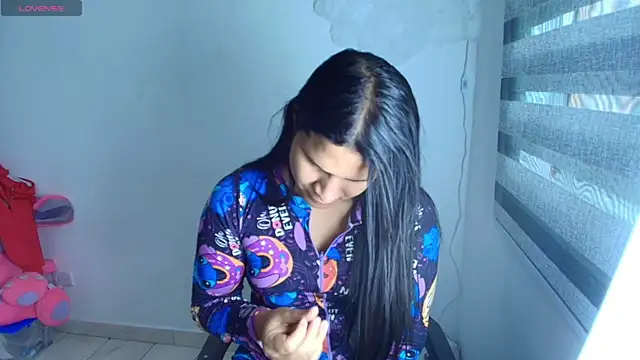 Snapshot of alys_love chatting on July 28, 3:21 pm alys love online show from July 28, 3:21 pm