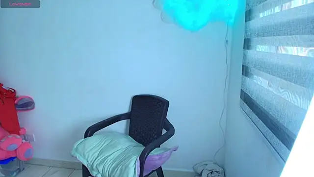 Snapshot of alys_love chatting on July 28, 4:39 pm alys love online show from July 28, 4:39 pm