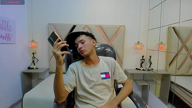 JDWhite18 online show from July 12, 1:29 am