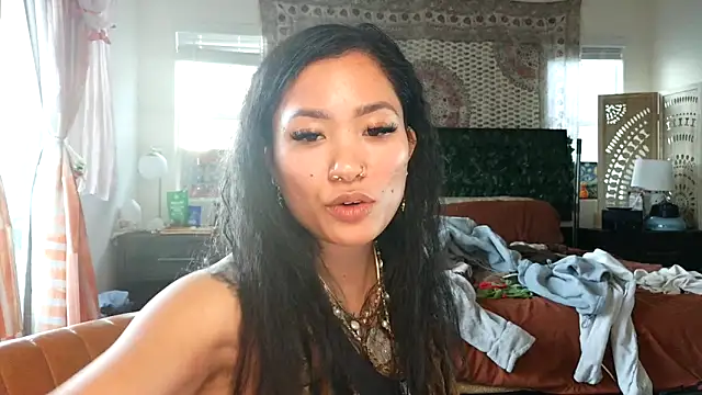 Snapshot of 222goddess444you chatting on February 9, 12:58 am 222goddess444you online show from February 9, 12:58 am