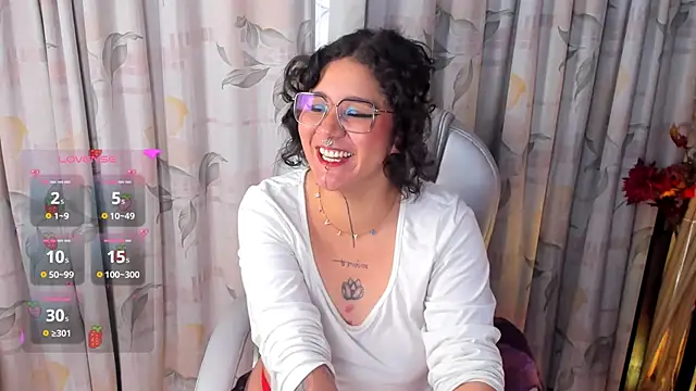 Snapshot of Sylvara_bx chatting on May 21, 11:39 am Sylvara bx online show from May 21, 11:39 am