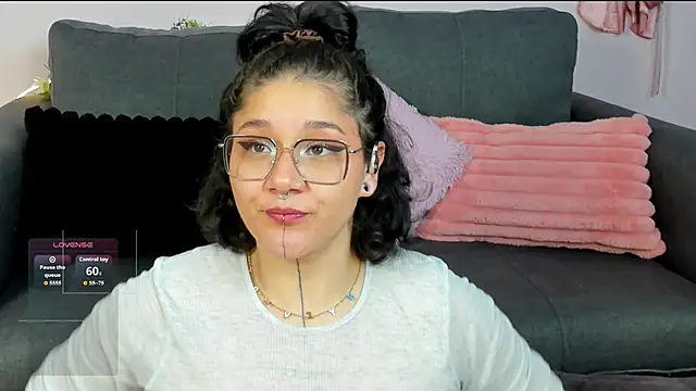Snapshot of Sylvara_bx chatting on June 3, 11:57 am Sylvara bx online show from June 3, 11:57 am