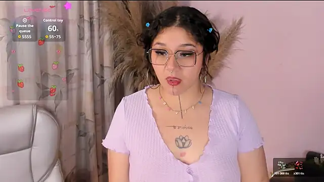 Snapshot of Sylvara_bx chatting on June 9, 12:06 pm Sylvara bx online show from June 9, 12:06 pm