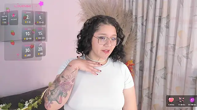 Snapshot of Sylvara_bx chatting on June 16, 12:41 pm Sylvara bx online show from June 16, 12:41 pm