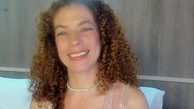 Snapshot of Brynaa chatting on May 29, 5:27 am Brynaa online show from May 29, 5:27 am