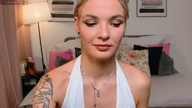 SinLuna  online show from July 16, 7:47 am