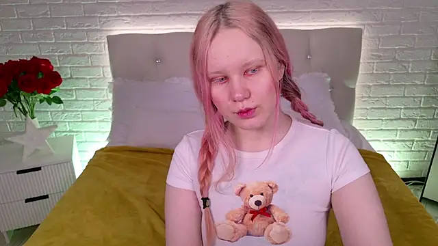 AnnieVibe online show from March 23, 5:39 pm