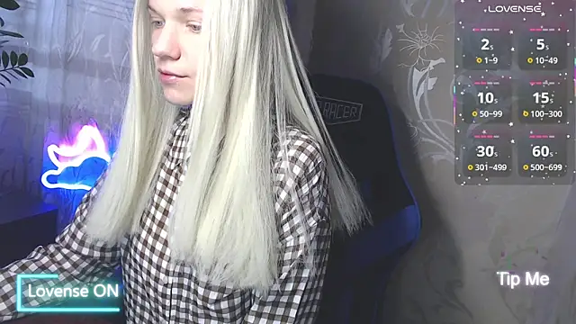 Snapshot of Shiny_Victoria chatting on May 8, 8:19 am Shiny Victoria online show from May 8, 8:19 am