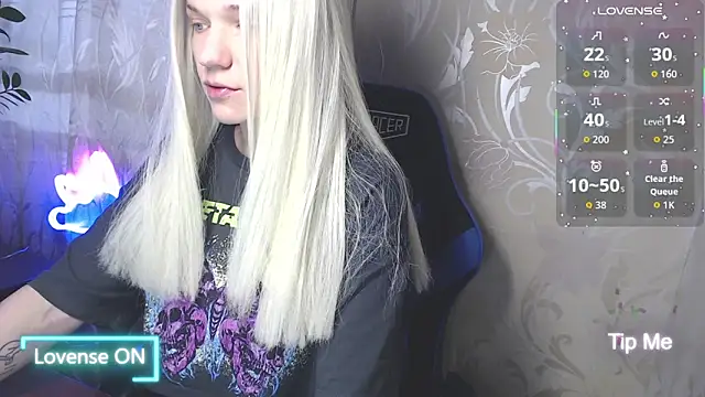 Snapshot of Shiny_Victoria chatting on May 9, 8:19 am Shiny Victoria online show from May 9, 8:19 am
