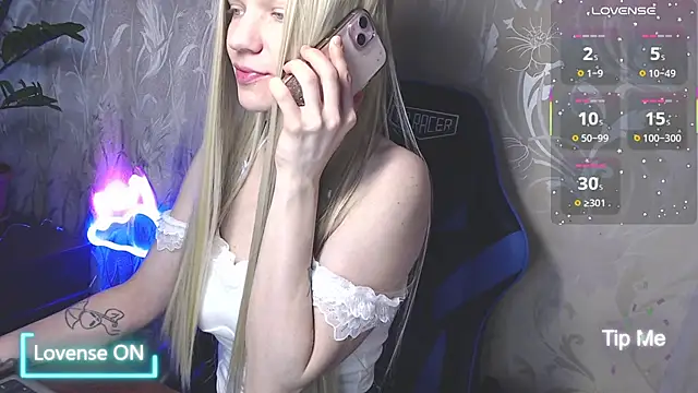Snapshot of Shiny_Victoria chatting on May 29, 7:39 am Shiny Victoria online show from May 29, 7:39 am