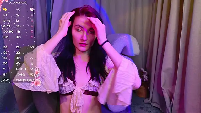 Snapshot of NicoleLuxe chatting on May 8, 5:40 pm NicoleLuxe online show from May 8, 5:40 pm