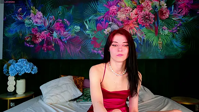 Snapshot of NicoleLuxe chatting on May 27, 1:57 am NicoleLuxe online show from May 27, 1:57 am