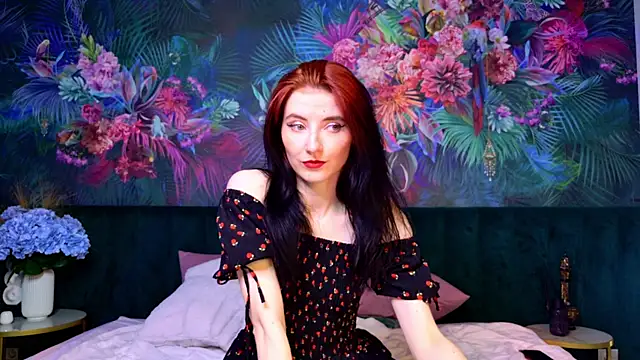 Snapshot of NicoleLuxe chatting on June 4, 6:14 pm NicoleLuxe online show from June 4, 6:14 pm