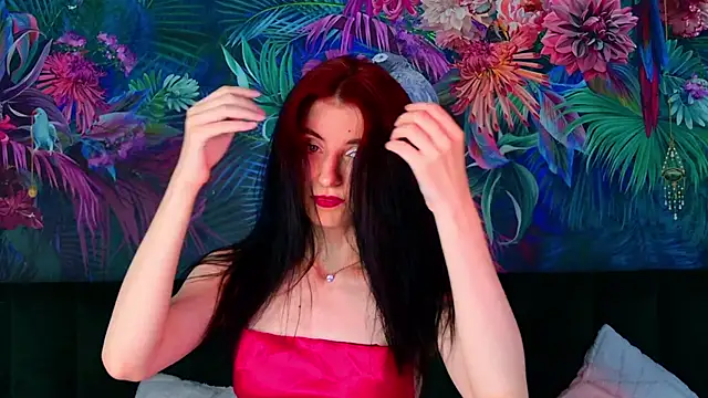Snapshot of NicoleLuxe chatting on July 7, 6:01 pm NicoleLuxe online show from July 7, 6:01 pm