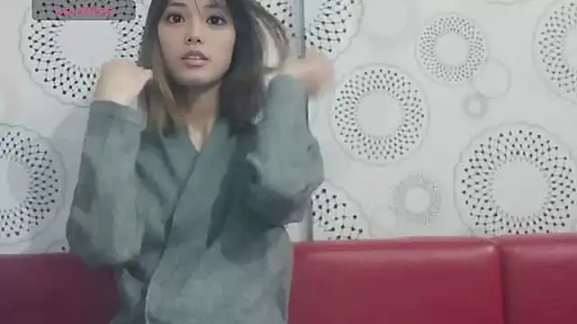 erinaka123 online show from April 4, 2:25 pm