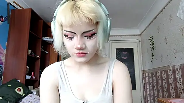 KathernSaulters online show from March 18, 7:00 am