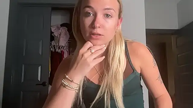 Snapshot of kelseyblu chatting on May 7, 12:16 am kelseyblu online show from May 7, 12:16 am