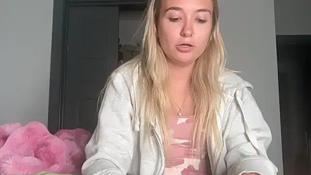 Snapshot of kelseyblu chatting on May 21, 12:28 am kelseyblu online show from May 21, 12:28 am