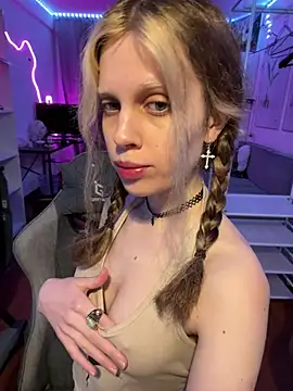 Snapshot of Maxine_gold chatting on May 9, 8:58 pm Maxine gold online show from May 9, 8:58 pm