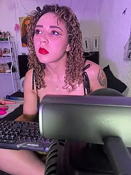 Isabelle Sara online show from August 2, 10:30 pm