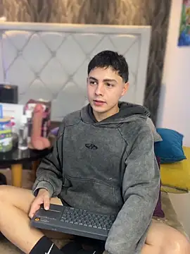 Samu Hott online show from February 20, 8:20 pm