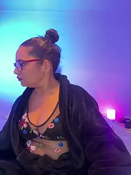 MelOnlyOf online show from March 10, 10:37 pm