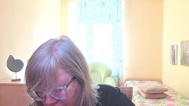 Emma Eclipsee online show from March 8, 10:52 am