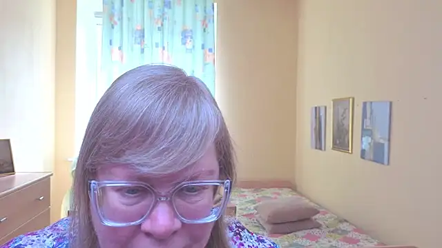 Snapshot of Emma_Eclipsee chatting on March 28, 10:59 am Emma Eclipsee online show from March 28, 10:59 am