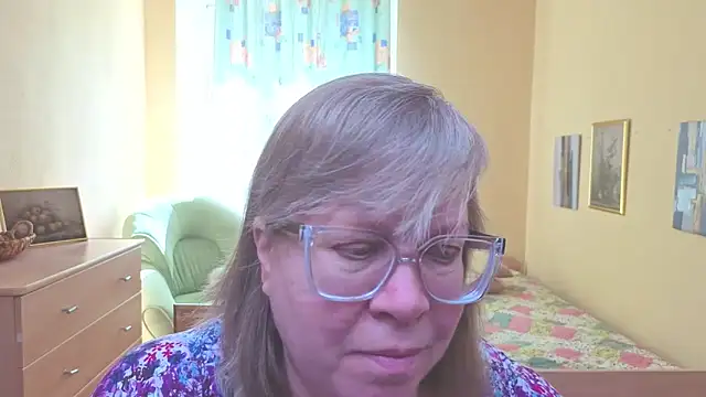 Snapshot of Emma_Eclipsee chatting on March 29, 10:48 am Emma Eclipsee online show from March 29, 10:48 am