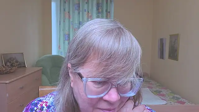 Snapshot of Emma_Eclipsee chatting on April 1, 1:41 pm Emma Eclipsee online show from April 1, 1:41 pm