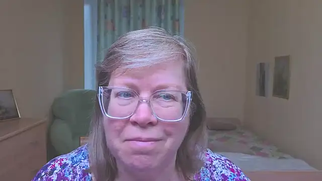Snapshot of Emma_Eclipsee chatting on April 5, 12:24 pm Emma Eclipsee online show from April 5, 12:24 pm