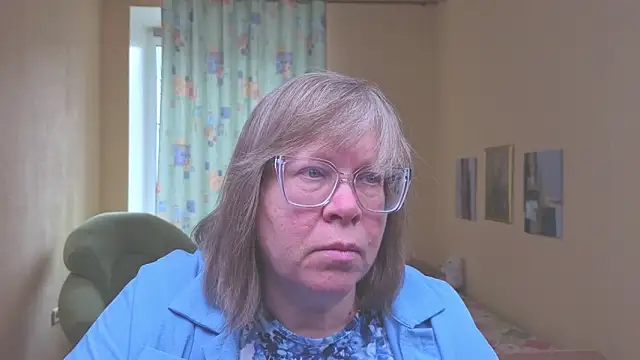 Snapshot of Emma_Eclipsee chatting on May 1, 10:31 am Emma Eclipsee online show from May 1, 10:31 am