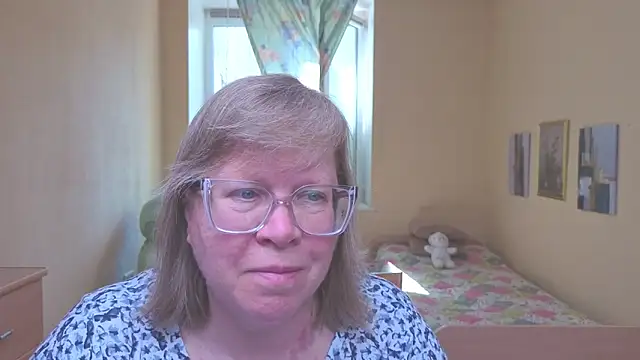 Snapshot of Emma_Eclipsee chatting on May 9, 11:26 am Emma Eclipsee online show from May 9, 11:26 am