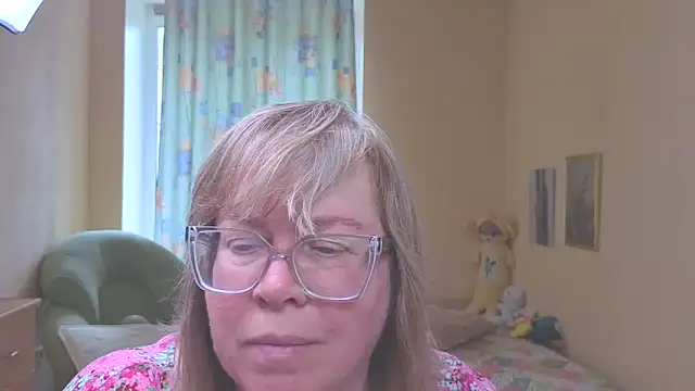Snapshot of Emma_Eclipsee chatting on May 17, 11:39 am Emma Eclipsee online show from May 17, 11:39 am
