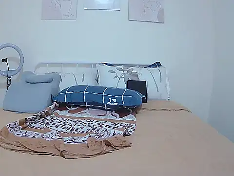 Snapshot of naughtywife118 chatting on March 9, 5:55 am naughtywife118 online show from March 9, 5:55 am