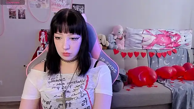 MollysLand online show from February 10, 8:29 am