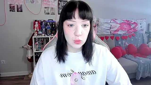 MollysLand online show from February 19, 8:10 am