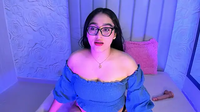 Snapshot of Lya_dubois_ chatting on July 4, 7:20 pm Lya dubois online show from July 4, 7:20 pm