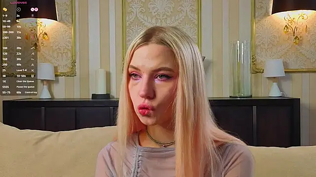 SimonaKaroly online show from March 4, 8:09 am