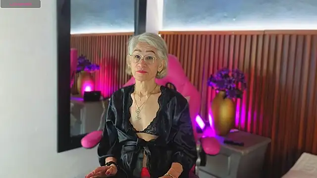 Snapshot of miss_monserrate01 chatting on May 5, 1:30 pm miss monserrate01 online show from May 5, 1:30 pm